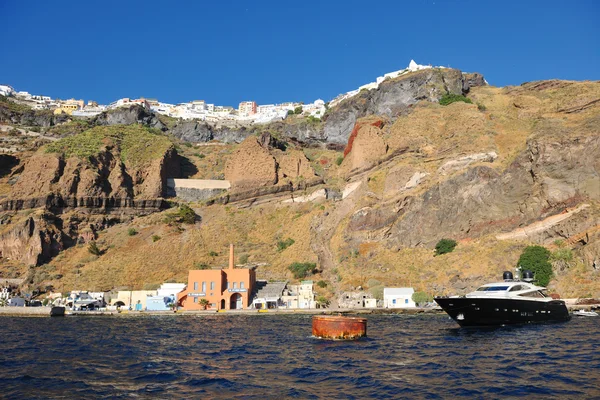 Wybrzeżu wyspy Santorini z luksusowego jachtu — Zdjęcie stockowe