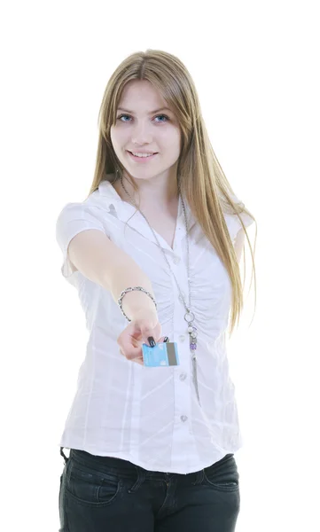 Joven mujer mantenga tarjeta de crédito — Foto de Stock