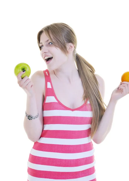 Jovem feliz come maçã isolada em branco — Fotografia de Stock