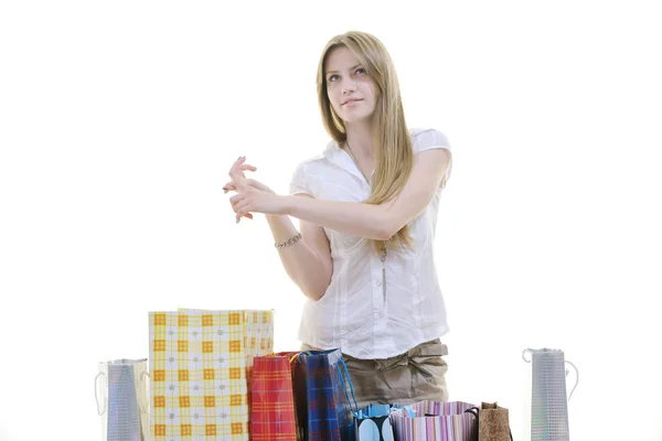 Heureuses jeunes femmes adultes faisant du shopping avec des sacs colorés — Photo
