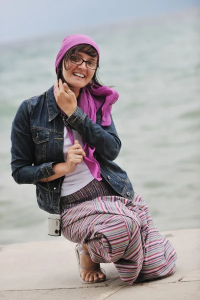 Beautiful young woman on beach with scarf — Stock Photo, Image