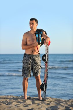 sunset beach adlı bir genç kitsurf adam portresi