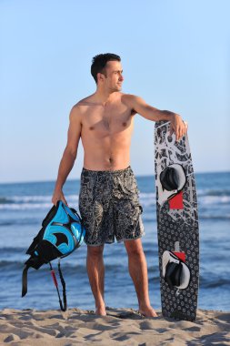 sunset beach adlı bir genç kitsurf adam portresi