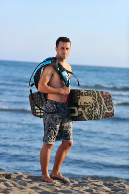 sunset beach adlı bir genç kitsurf adam portresi