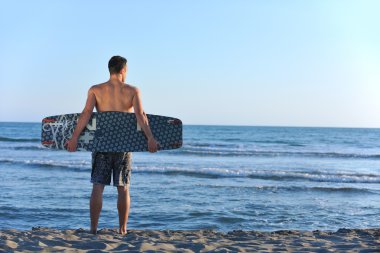 sunset beach adlı bir genç kitsurf adam portresi