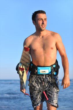 sunset beach adlı bir genç kitsurf adam portresi