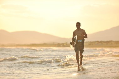 sunset beach adlı bir genç kitsurf adam portresi