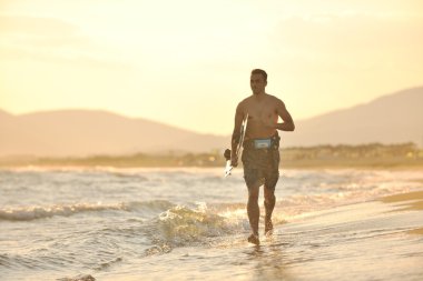 sunset beach adlı bir genç kitsurf adam portresi