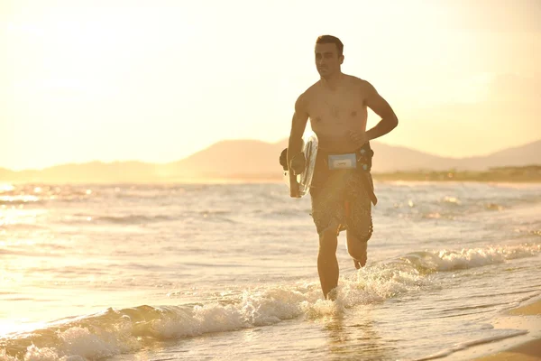 A sunset Beach fiatal kitsurf férfi képmása — Stock Fotó