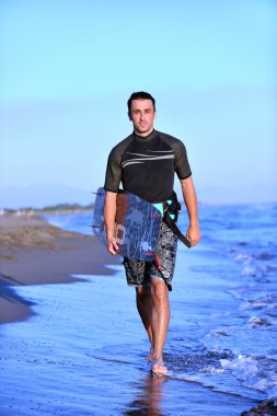 sunset beach adlı bir genç kitsurf adam portresi