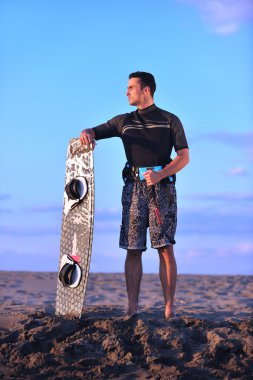 sunset beach adlı bir genç kitsurf adam portresi