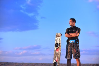 sunset beach adlı bir genç kitsurf adam portresi