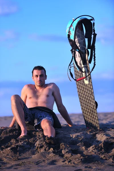 A sunset Beach fiatal kitsurf férfi képmása — Stock Fotó