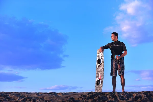 Sunset beach adlı bir genç kitsurf adam portresi — Stok fotoğraf