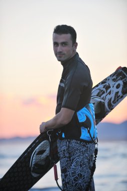 sunset beach adlı bir genç kitsurf adam portresi