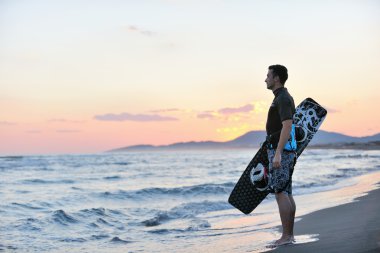 sunset beach adlı bir genç kitsurf adam portresi