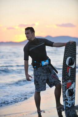 sunset beach adlı bir genç kitsurf adam portresi