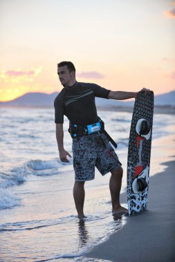 sunset beach adlı bir genç kitsurf adam portresi