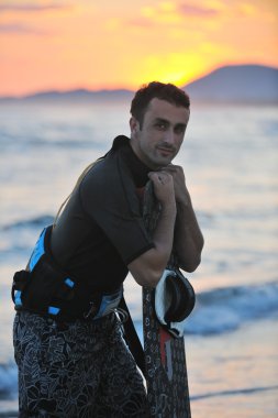 sunset beach adlı bir genç kitsurf adam portresi