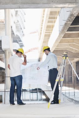 Mimarlar inşaatı sitede ekip