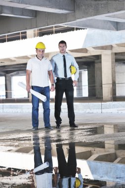 Mimarlar inşaatı sitede ekip