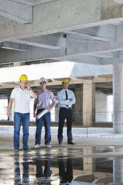 Mimarlar inşaatı sitede ekip