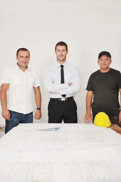 Team van architecten op construciton site — Stockfoto