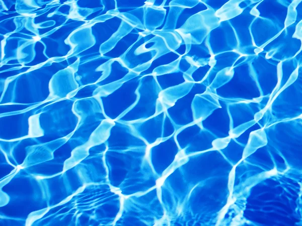 Hermosa piscina de agua clara —  Fotos de Stock