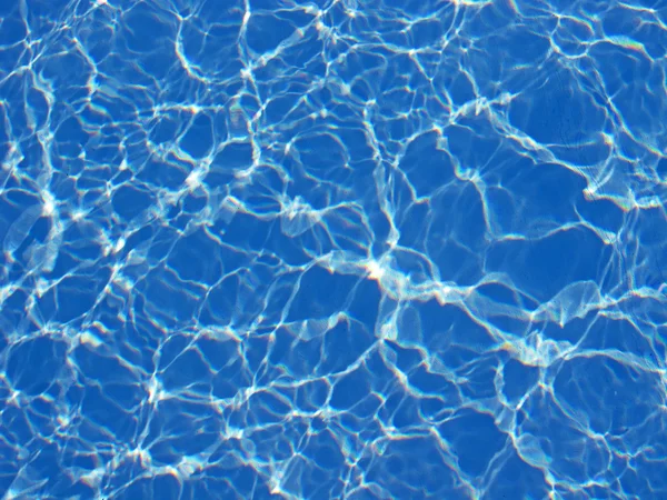 Prachtig duidelijke zwembad water — Stockfoto