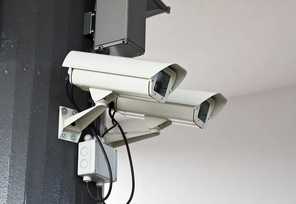 Наружные камеры наблюдения — стоковое фото