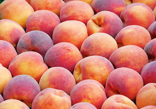 Peaches in the box — Stock Photo, Image