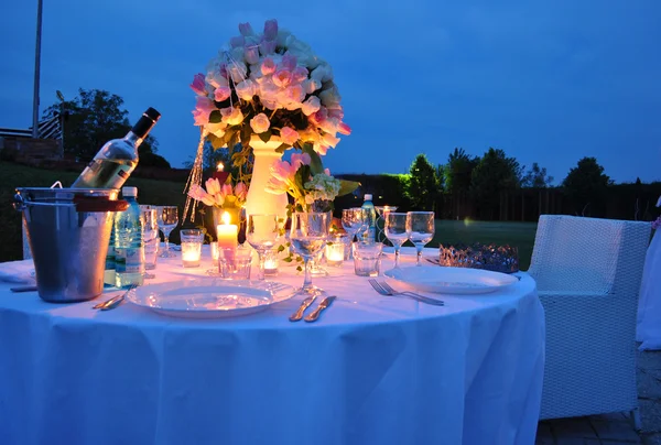 Romantický venkovní večeře — Stock fotografie