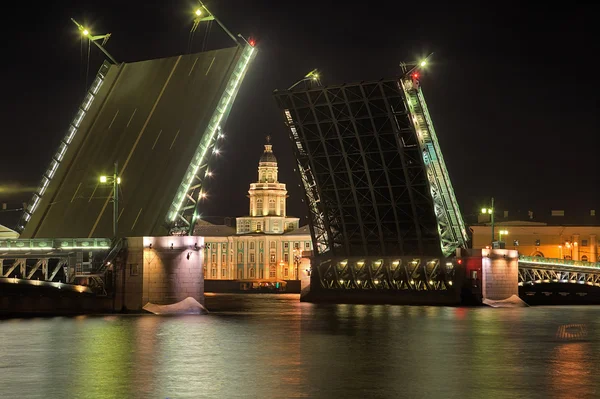在圣彼得斯堡宫桥 — 图库照片