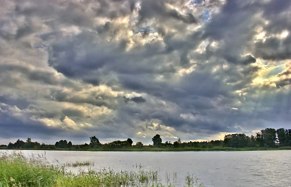 Cloudscape above river — Zdjęcie stockowe