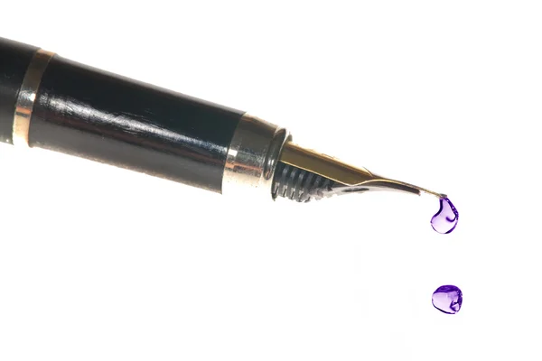 Penna med bläck droppar — Stockfoto