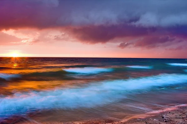 Verano violeta nubes de mar —  Fotos de Stock