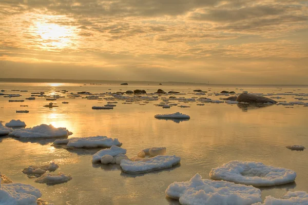 Κίτρινη Θάλασσα ηλιοβασίλεμα χειμώνα — Φωτογραφία Αρχείου