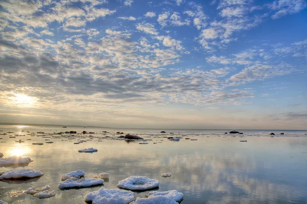 冬の海の上の雲 — ストック写真