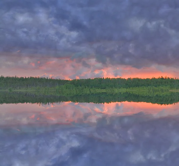 Reflejo del atardecer lago — Foto de Stock