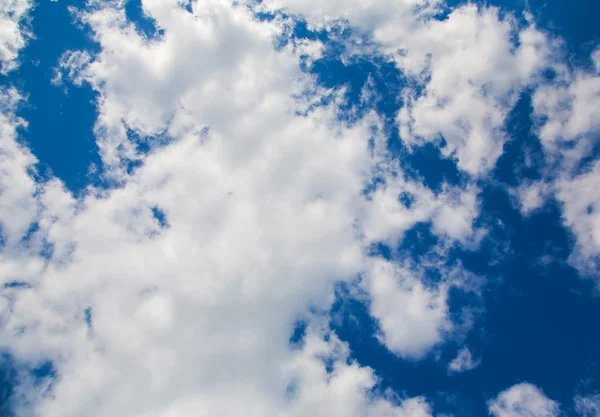 Blue sky with large clouds — Stock Photo, Image