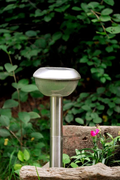 Lamp in tuin — Stockfoto