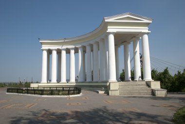 Beyaz colonnade