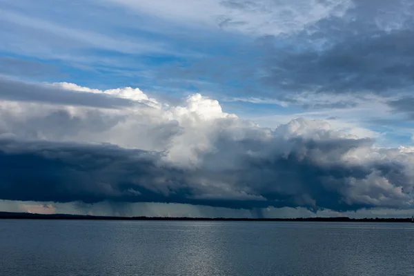 湖の嵐 — ストック写真