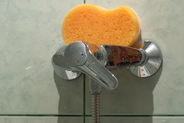 Faucet and sponge — Stock Photo, Image