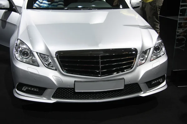 Plata gris coche en carshow — Foto de Stock