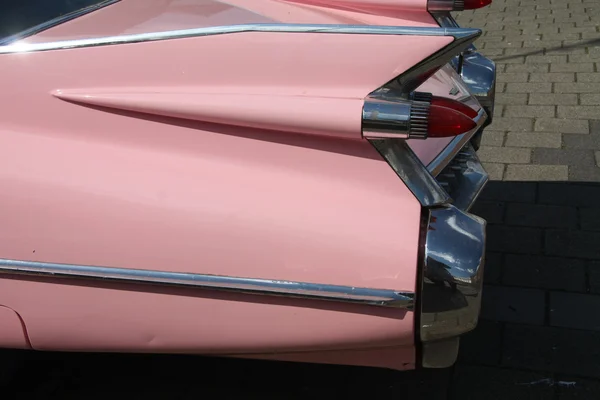 Винтажный розовый автомобиль, детали — стоковое фото