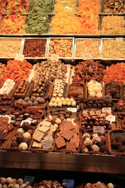 Chocolates y pralinés en un mercado —  Fotos de Stock