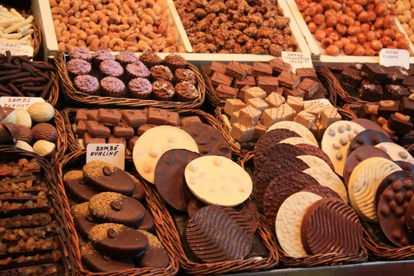Chocolates and pralines on a market — Stock Photo, Image