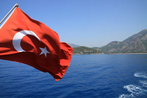 Turecko vlajky a moře — Stock fotografie