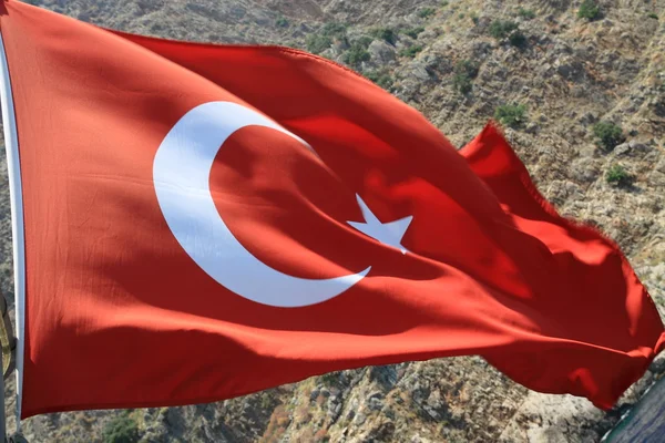 Vlag van Turkije en rotsen — Stockfoto